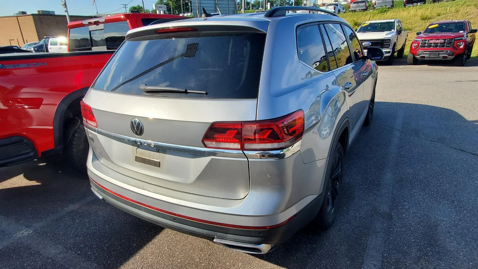 Used 2022 Pyrite Silver Metallic Volkswagen 2.0T SE w/Technology image 10