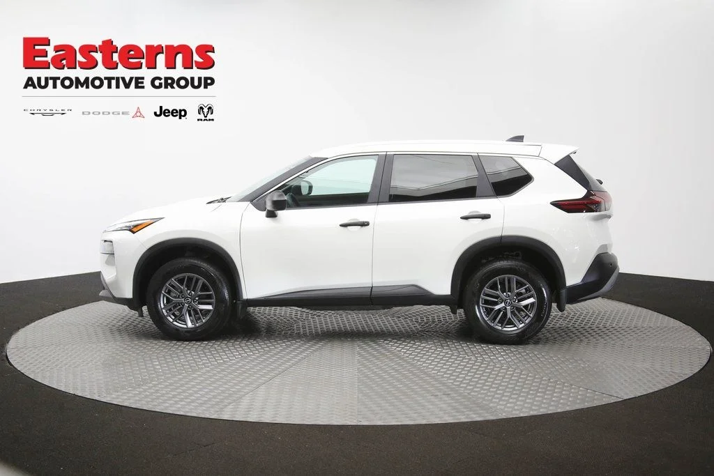 Used 2023 White Nissan S image 62