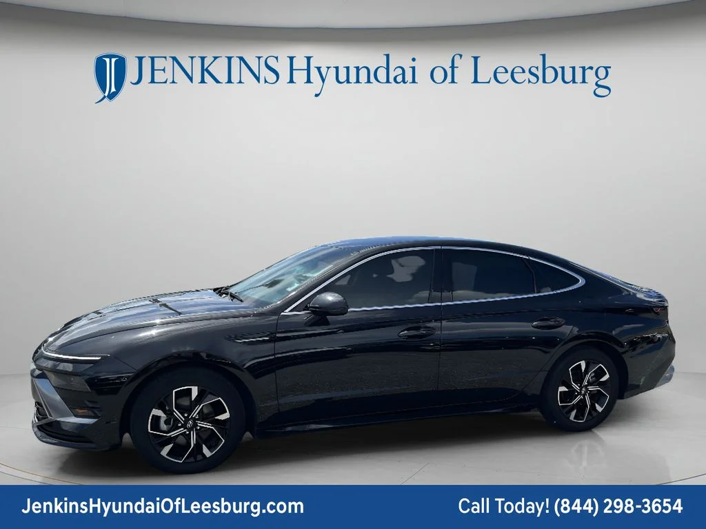 Used 2024 Black Hyundai SEL image 10