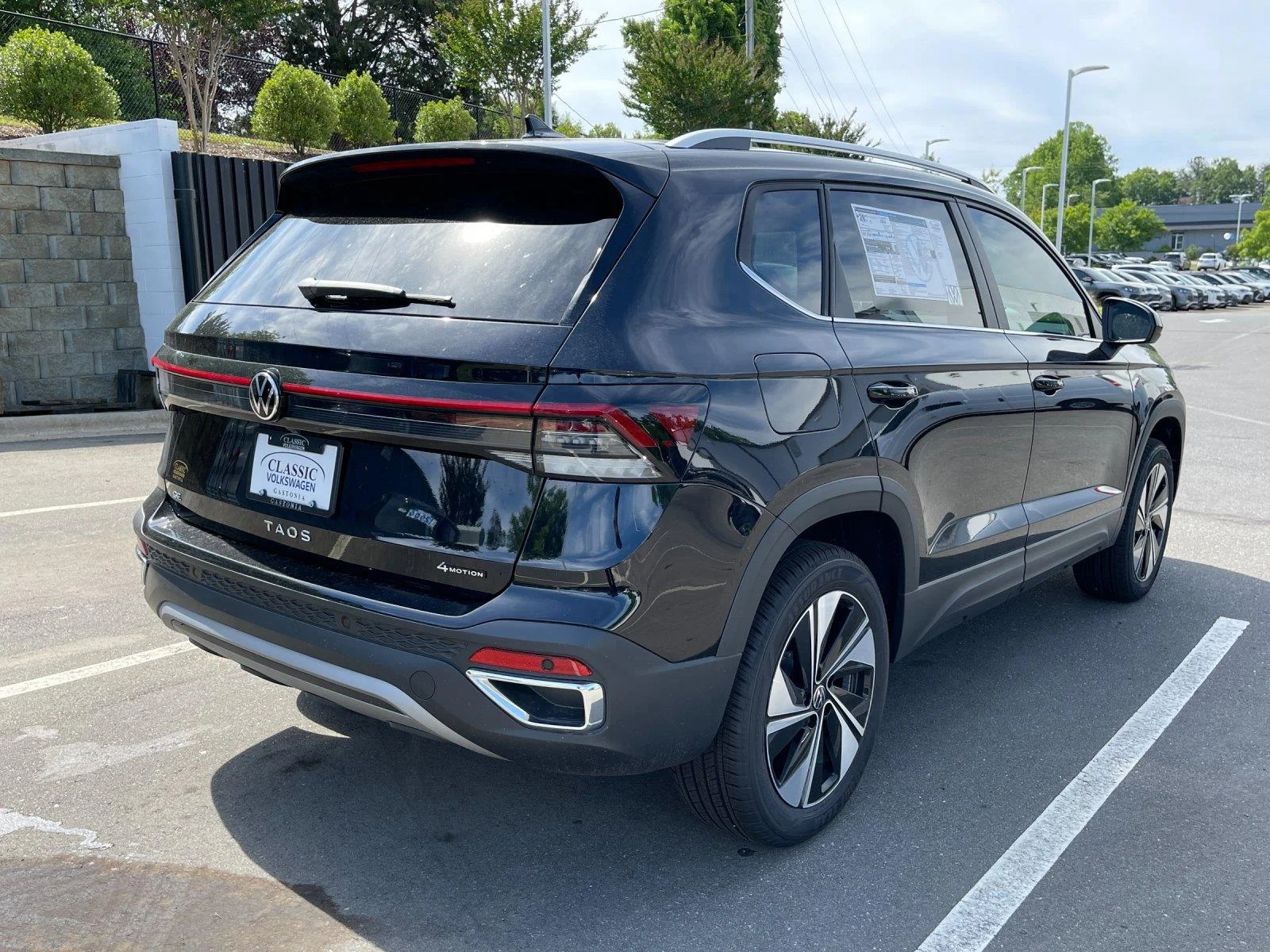 New 2026 Deep Black Pearl Volkswagen SE image 5