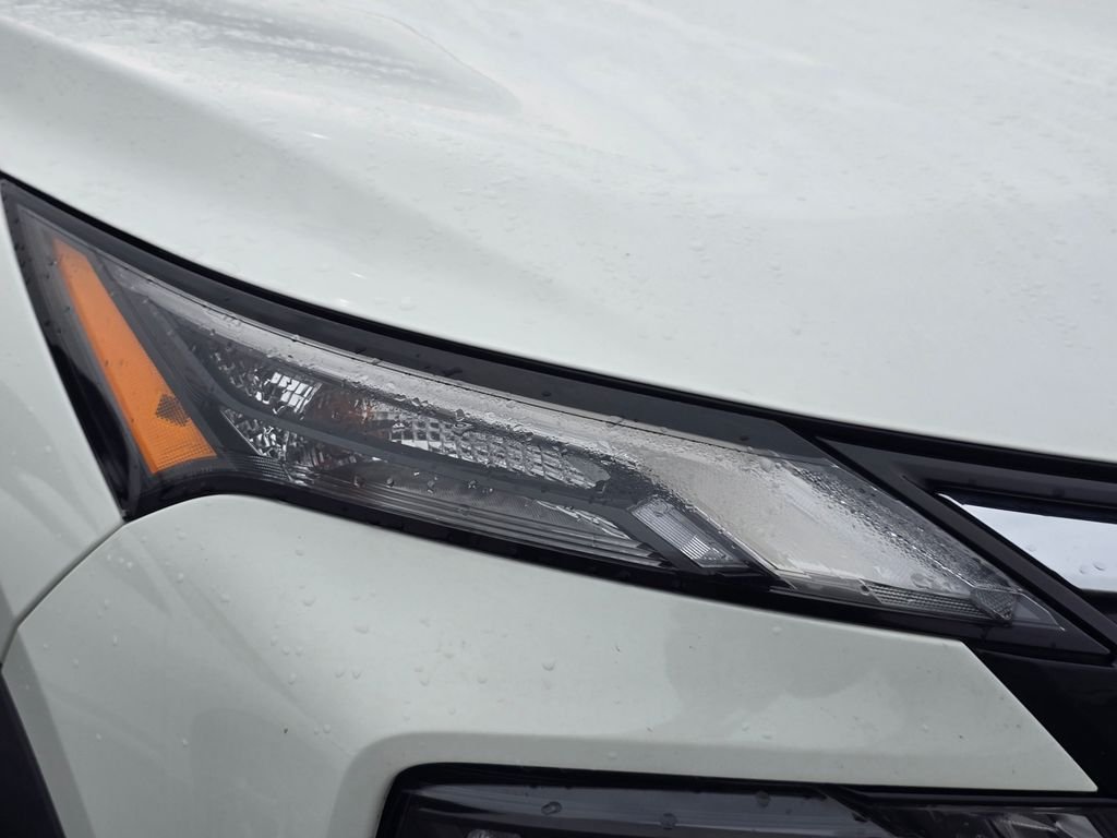 Used 2024 White Nissan S image 22