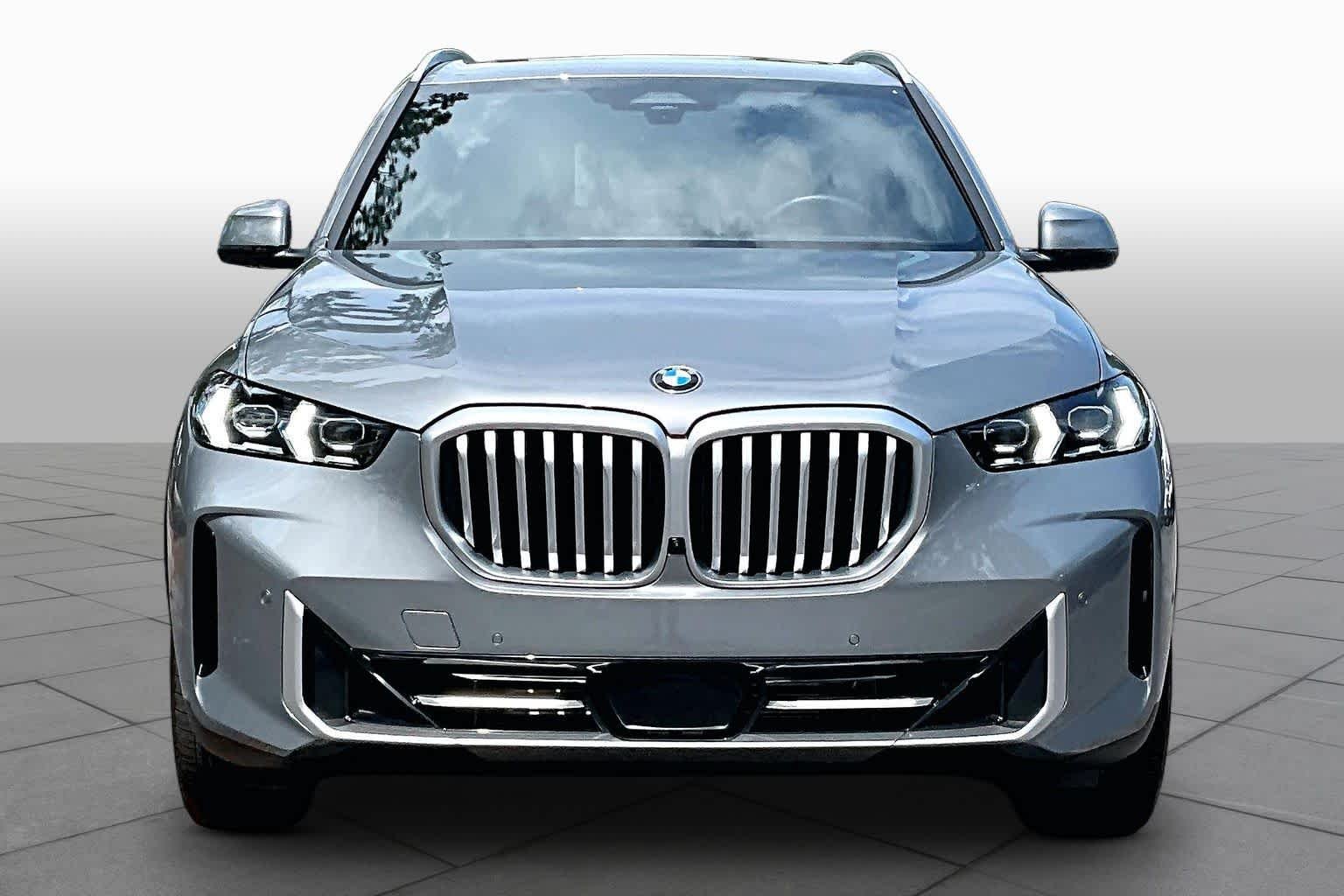 Used 2026 Skyscraper Grey Metallic BMW xDrive40i image 4