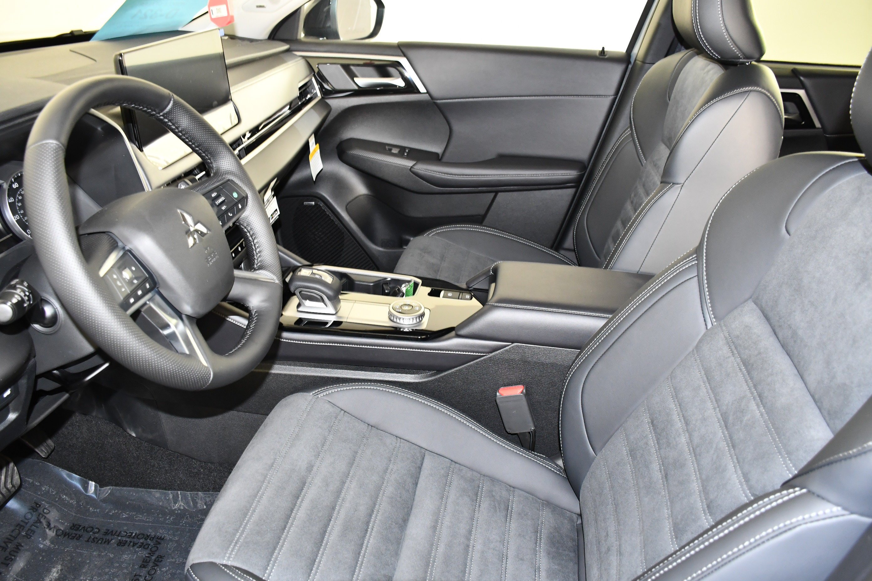 New 2026 Moonstone Gray/Black Roof Mitsubishi Trail Edition image 14