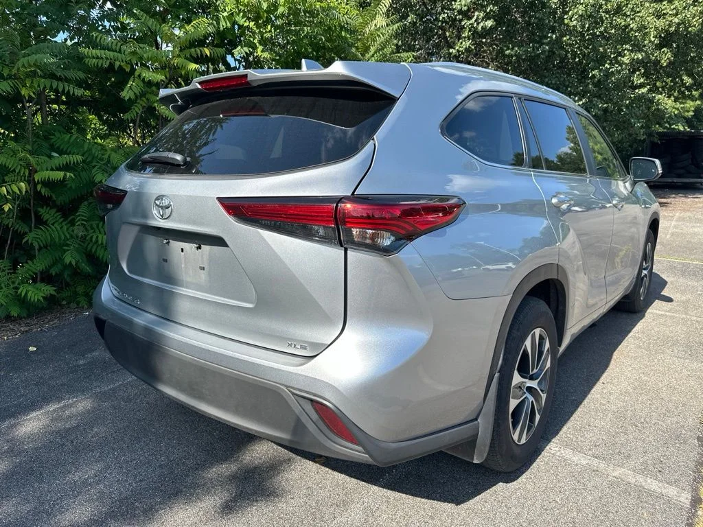 Used 2023 Silver Toyota XLE image 3