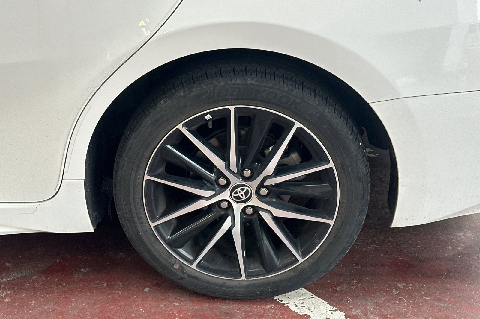 2023 Toyota Camry SE photo 4