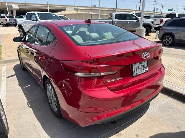 Used 2017 Red Hyundai SE image 4
