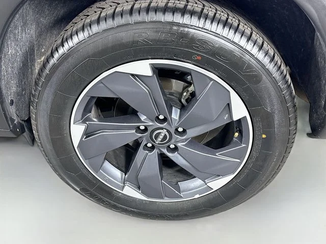 Used 2025 Silver Nissan SV image 29