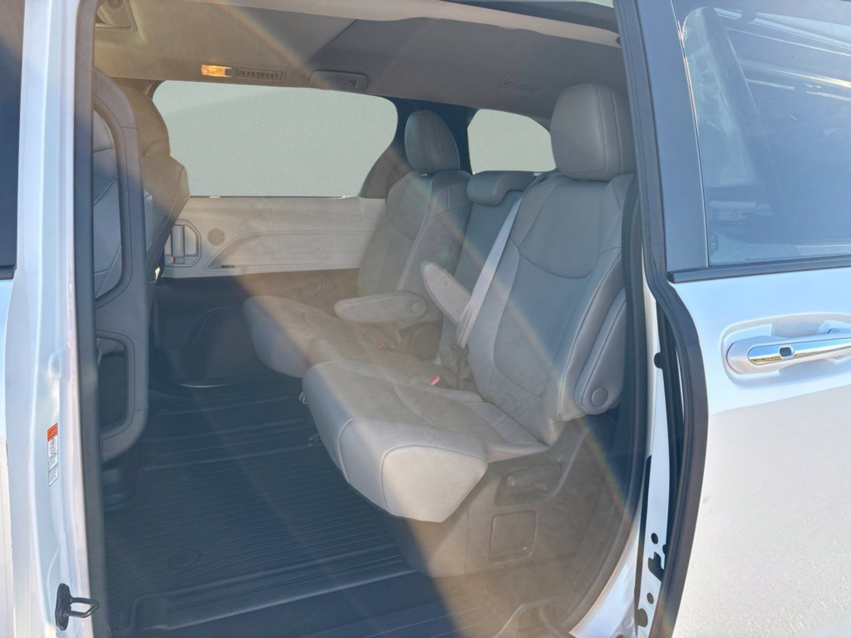 Used 2025 Pearl Toyota XLE image 18