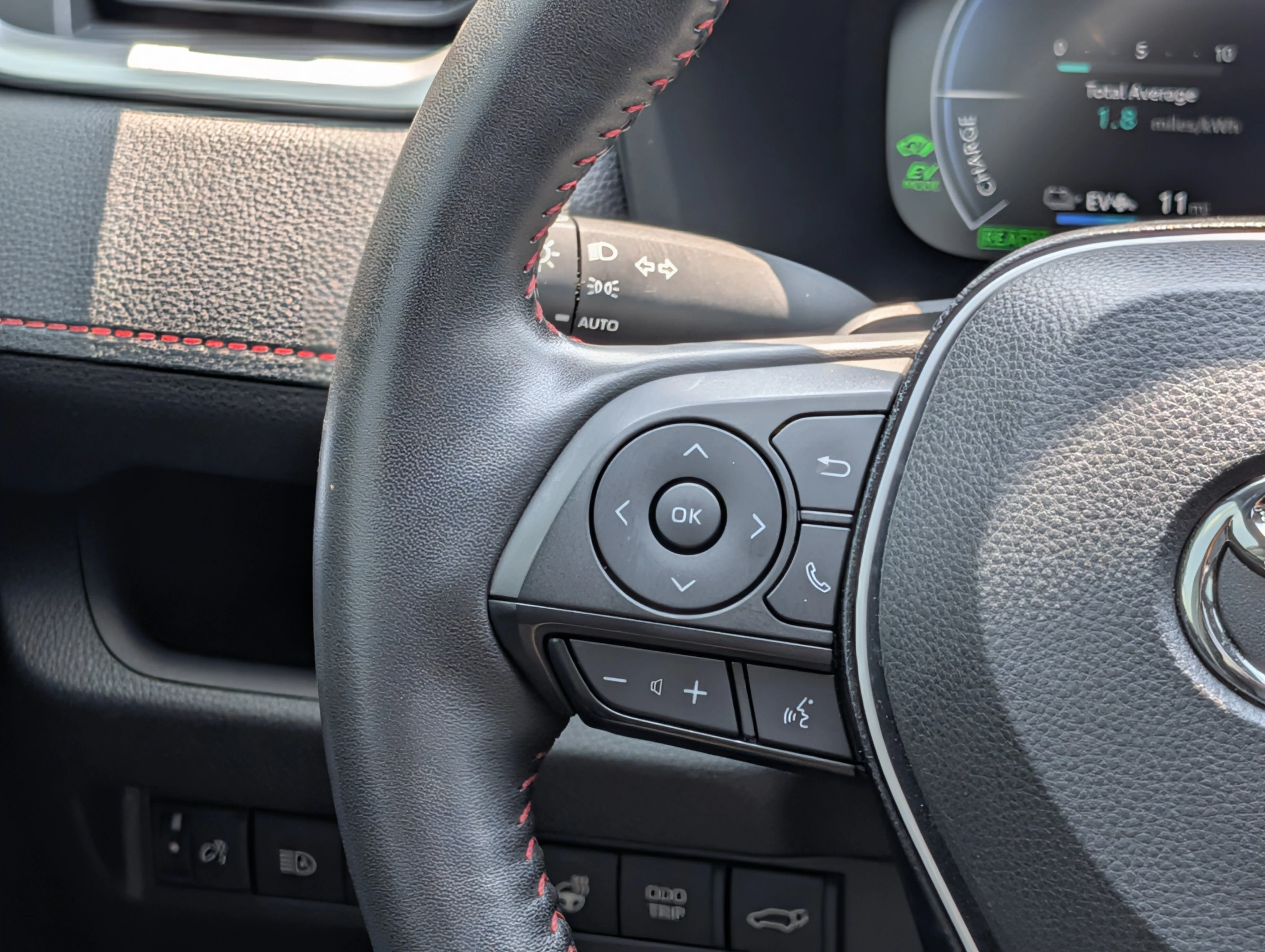 Used 2023 Wind Chill Pearl/Midnight Black Metallic Toyota XSE image 22