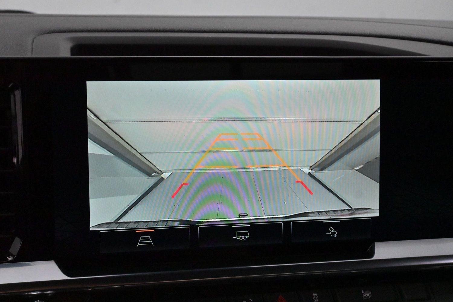Used 2024 Summit White GMC Elevation image 20