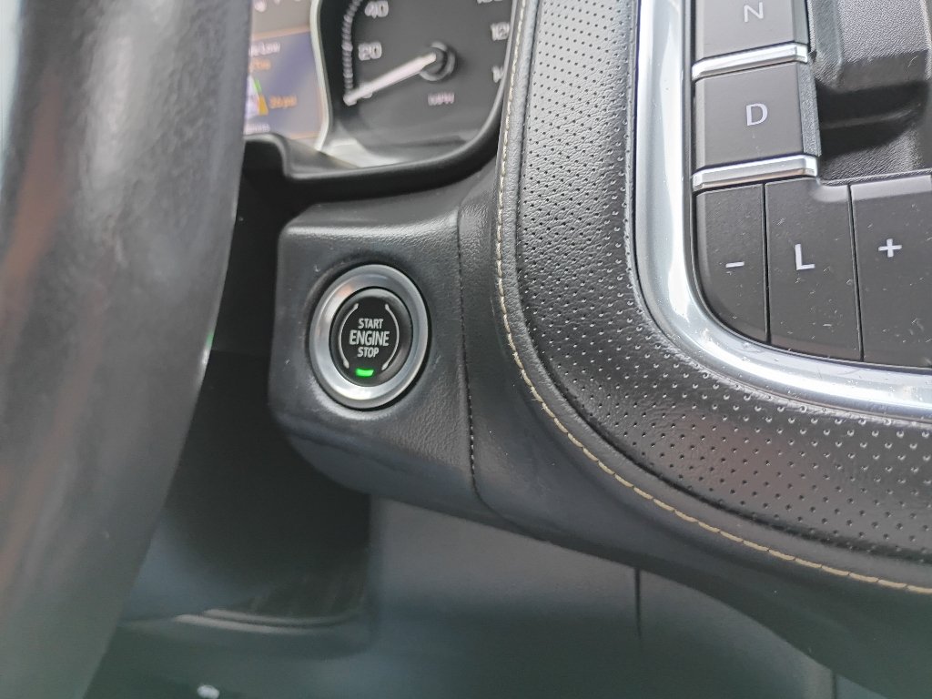 Used 2021 White Frost Tricoat GMC SLT image 28