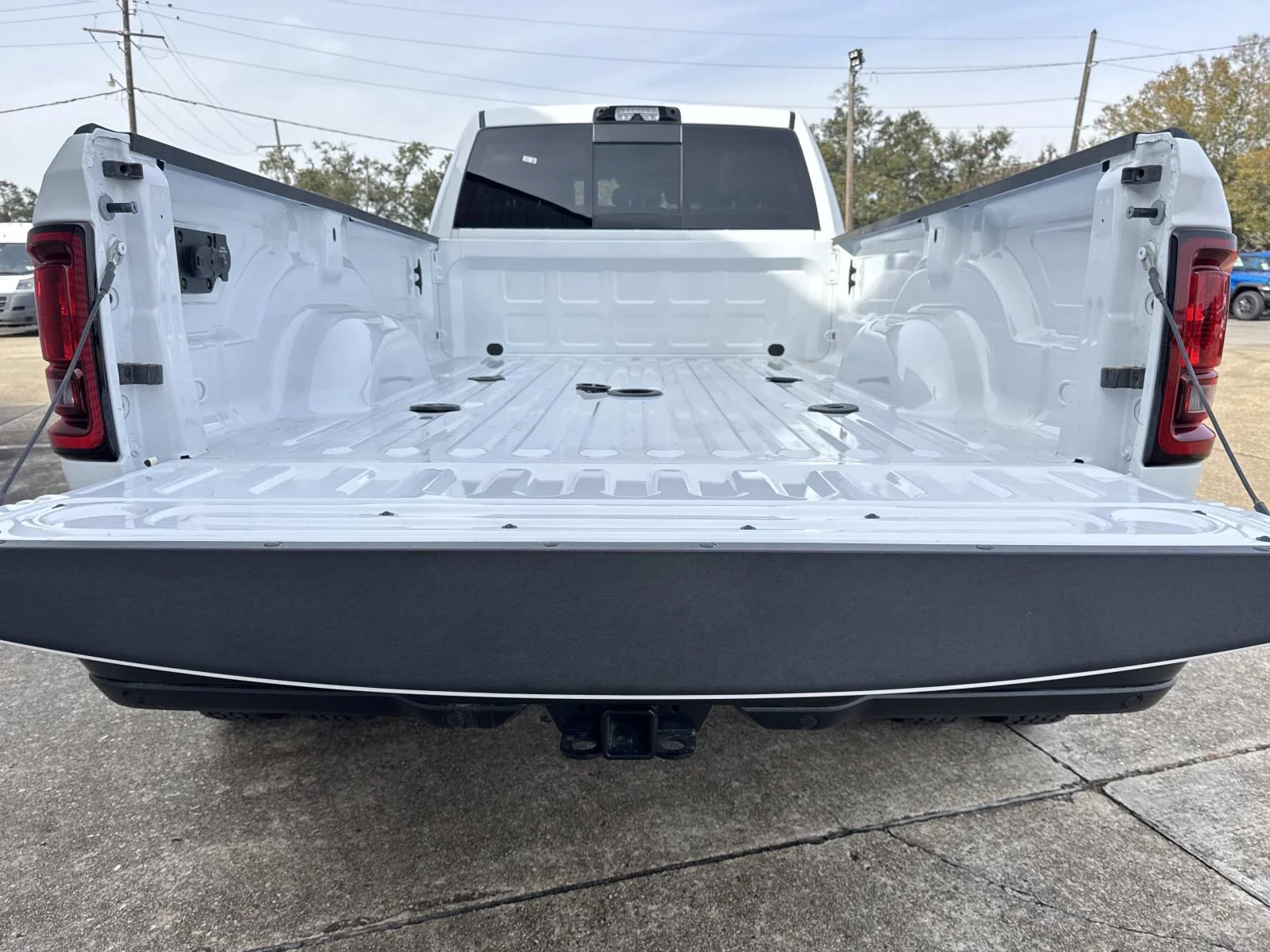 New 2026 Bright White Clear-Coat Exterior Paint RAM Tradesman image 6