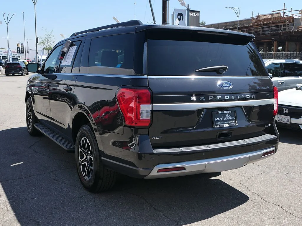 Used 2024 Dark Matter Gray Ford XLT image 5