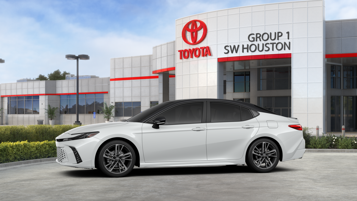 New 2026 Wind Chill Pearl with Midnight Black Metallic roof Toyota XSE image 3