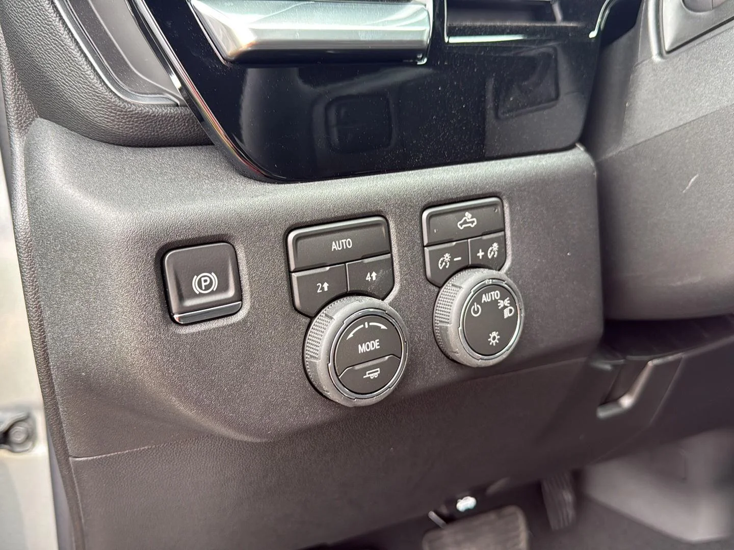 New 2026 Sterling Gray Metallic Chevrolet LT (2FL) image 25