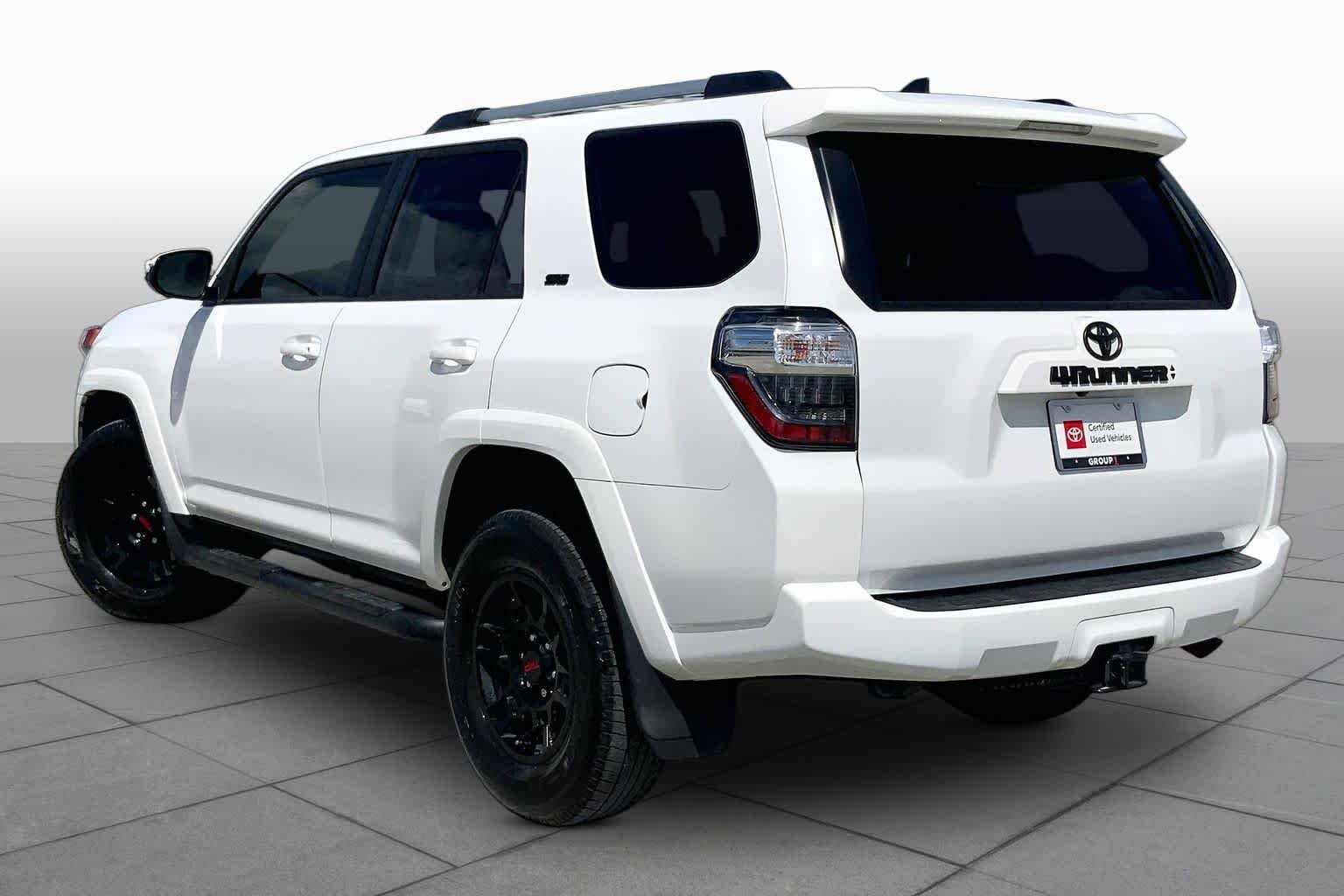 Used 2022 White Toyota SR5 image 12