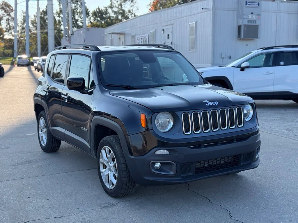 Used 2017 Black Jeep Latitude image 4