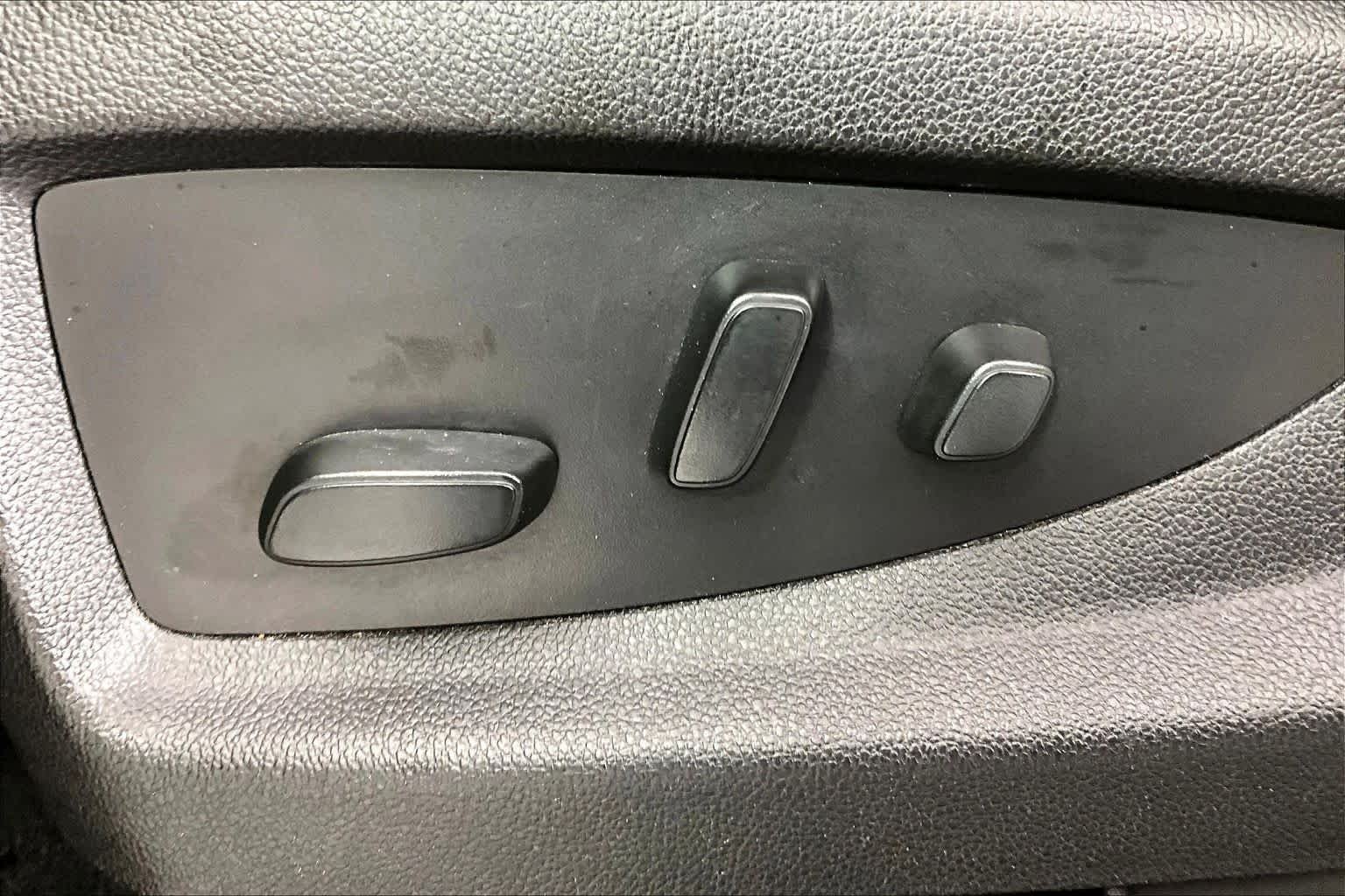 Used 2018 RED QUARTZ TINTCOAT GMC SLT image 31
