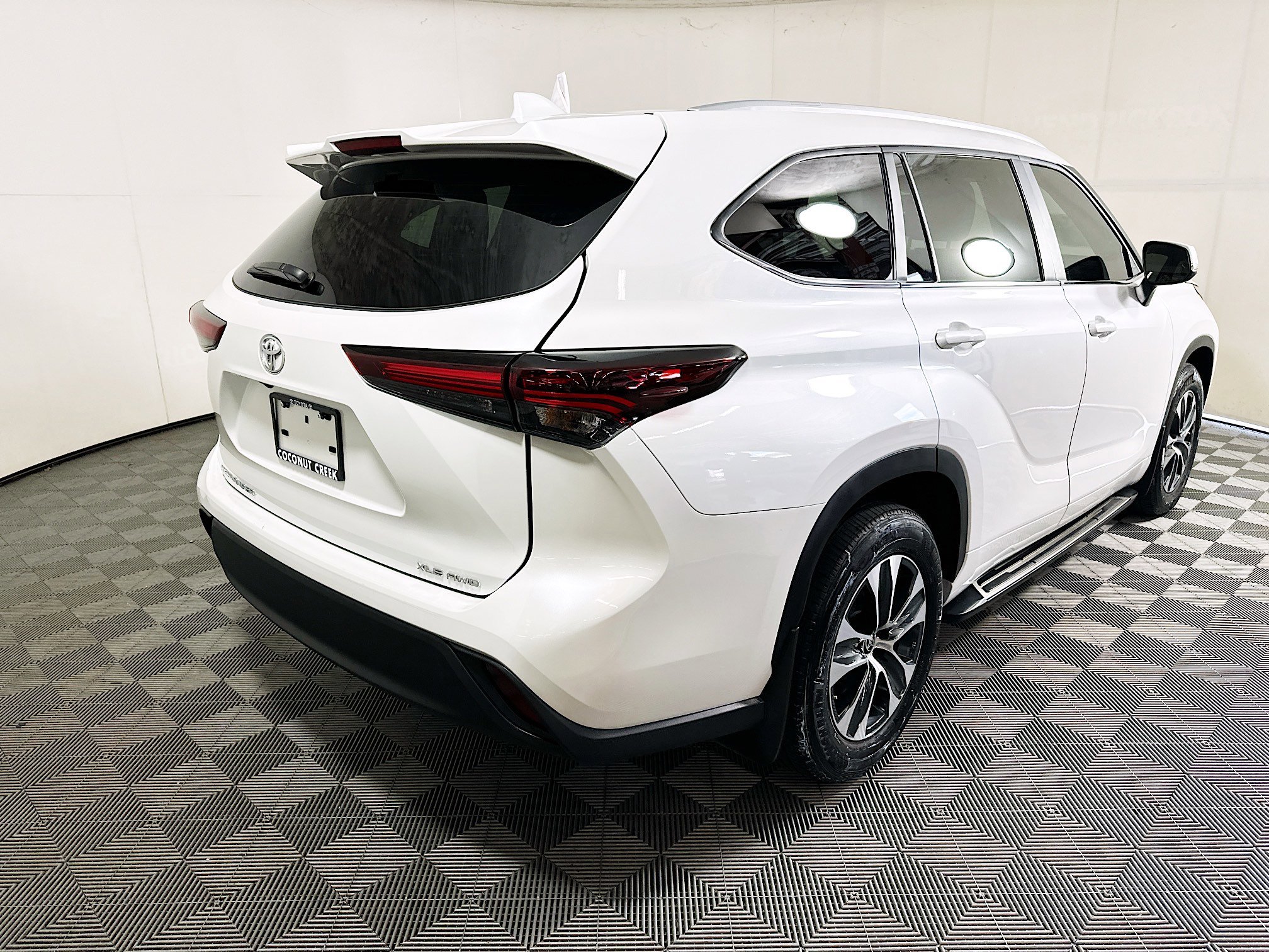 Certified Used 2025 Pearl Toyota XLE image 3