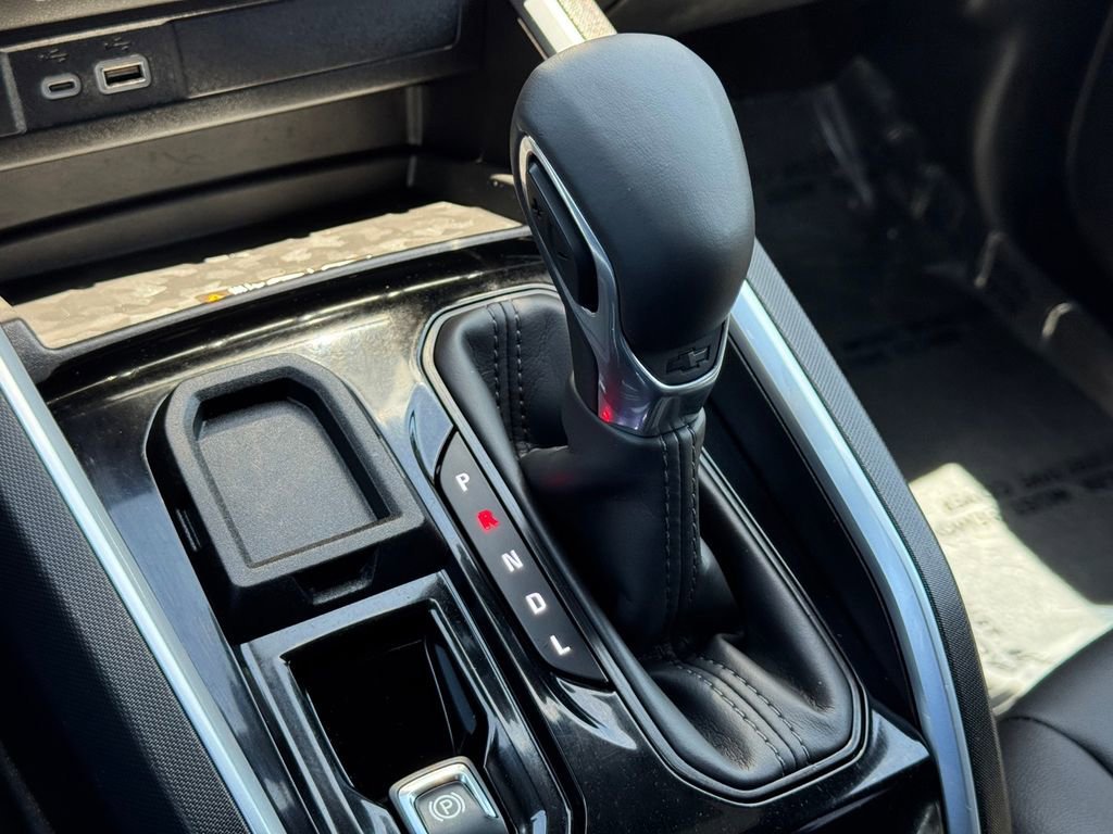 New 2025 Summit White Chevrolet WT/LT image 23