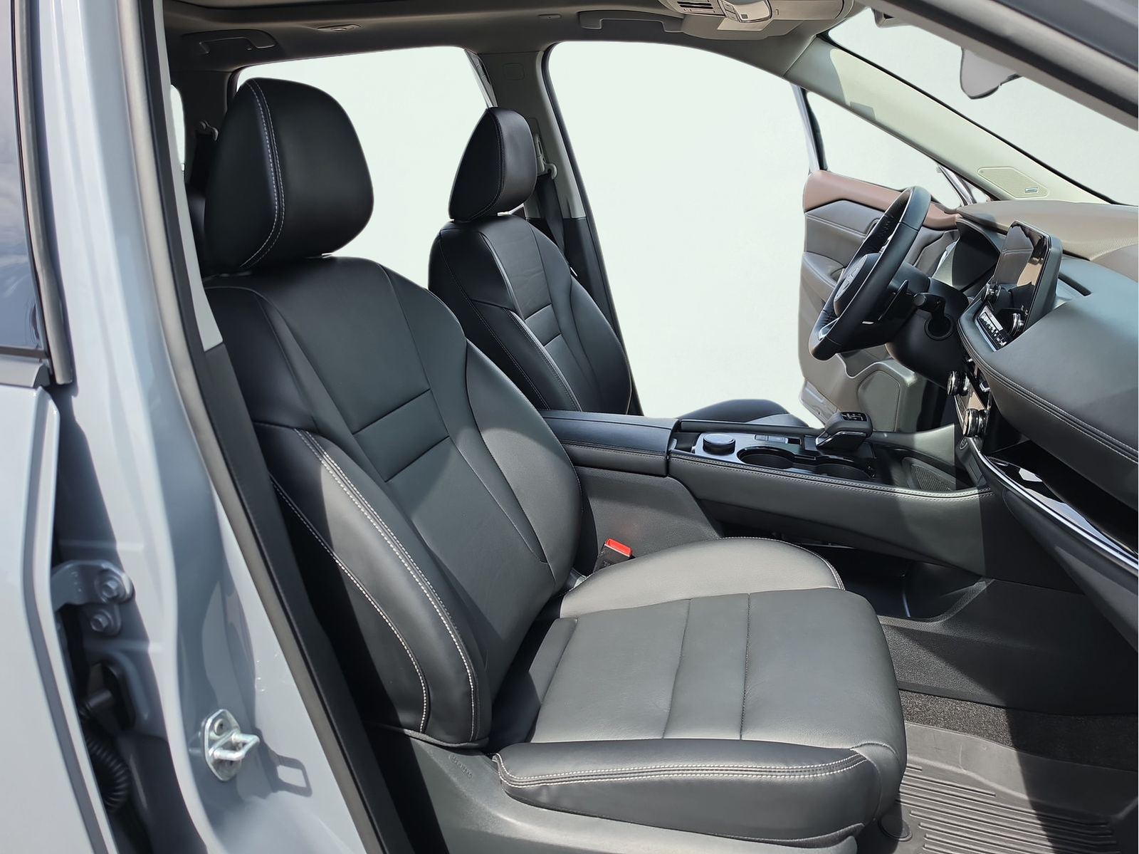 Used 2023 Boulder Gray Pearl Nissan SL image 19
