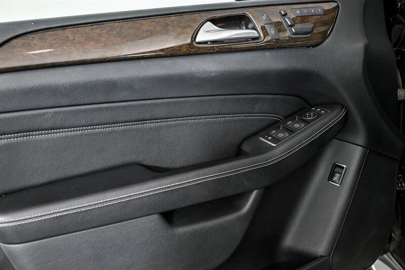 Used 2014 Black Mercedes-Benz ML 350 4MATIC® image 13