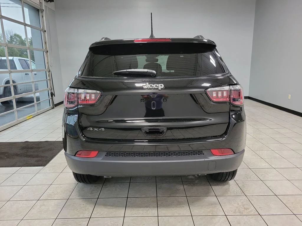 New 2026 Diamond Black Crystal Pearlcoat Jeep Latitude image 6