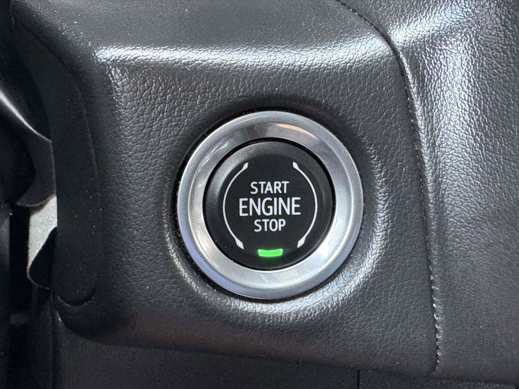 Used 2023 Onyx Black GMC SLT image 9