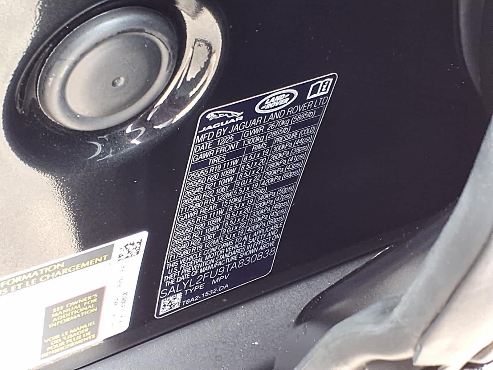 New 2026 Santorini Black Land Rover Dynamic SE image 22