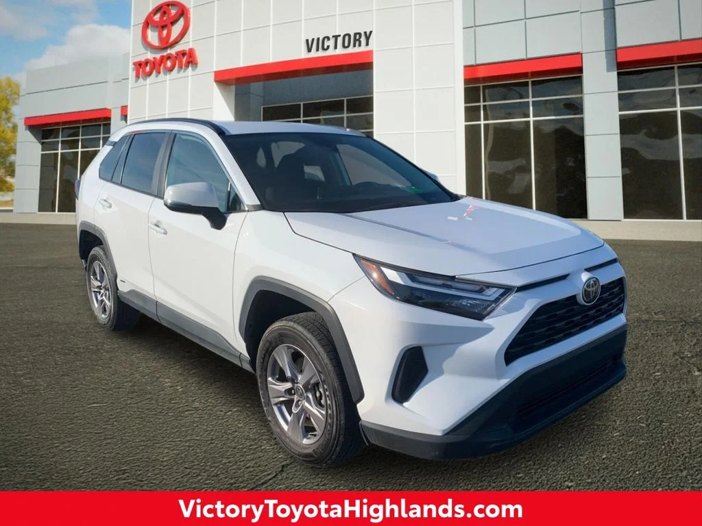Used 2025 White Toyota XLE image 1