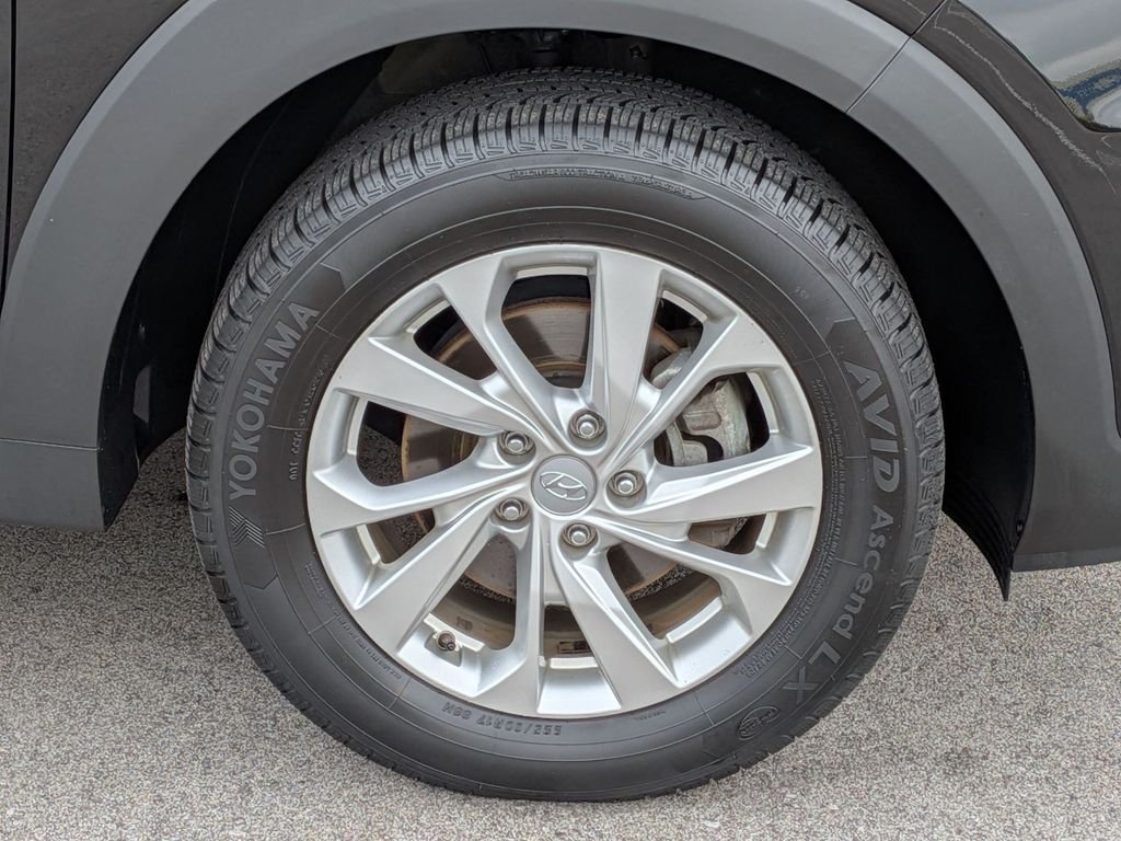 Used 2021 Black Hyundai Value image 9