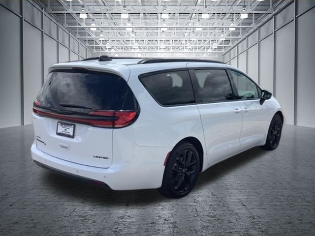 2025 Chrysler Pacifica Limited - Photo 5
