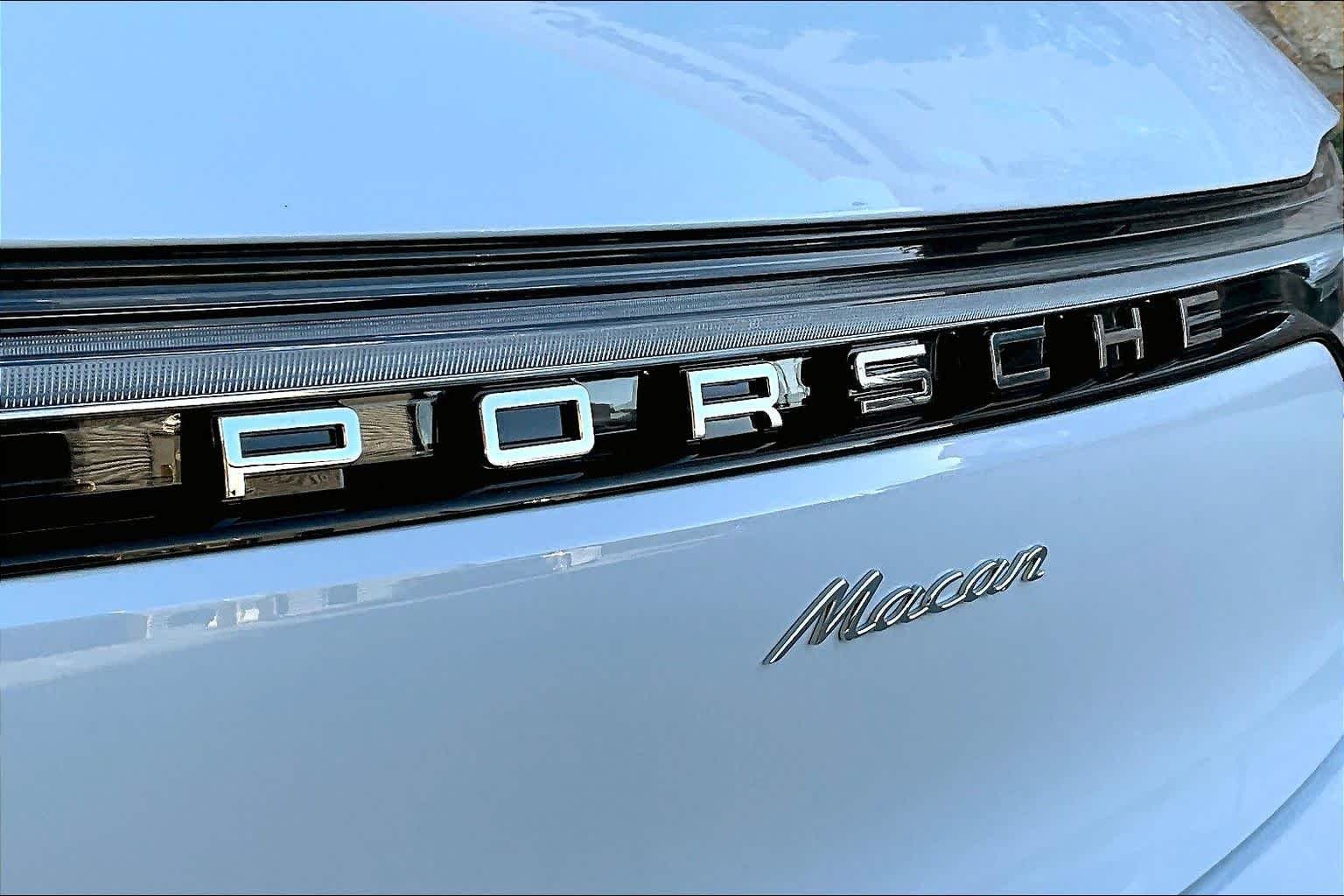 2026 Porsche Macan - Photo 24