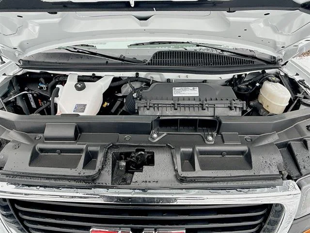 New 2025 Summit White GMC 2WT image 24