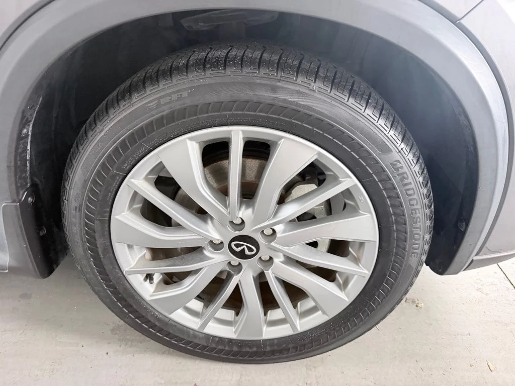 Used 2023 Gray INFINITI LUXE image 4