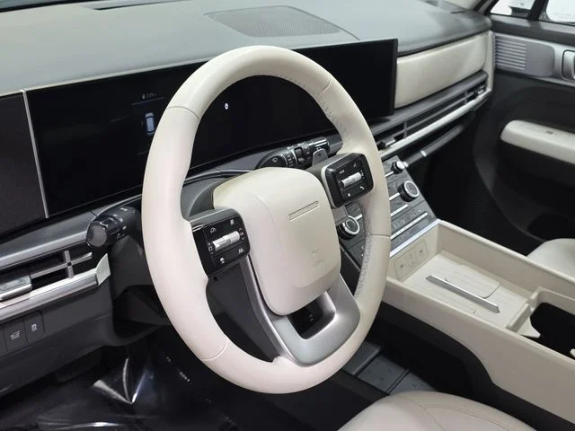 Used 2024 White Hyundai SE image 14