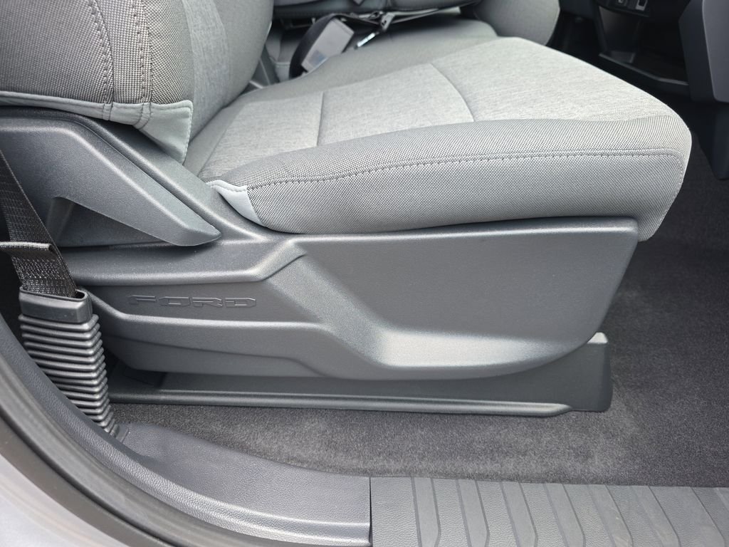 Used 2025 Silver Ford XLT image 34