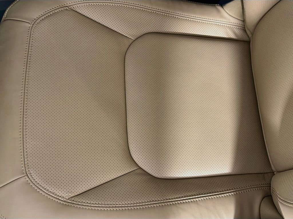 New 2026 Fuji White Land Rover X-Dynamic SE image 20