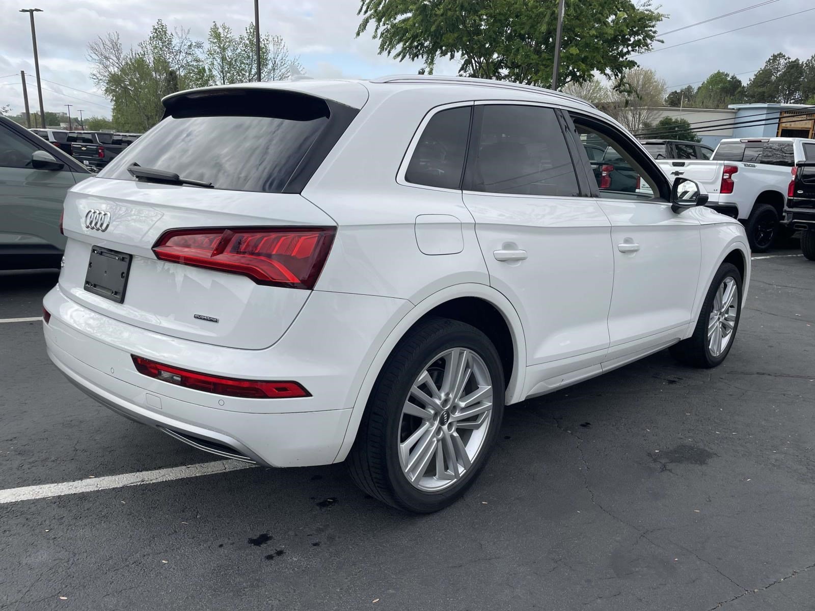 View vehicle photo 5