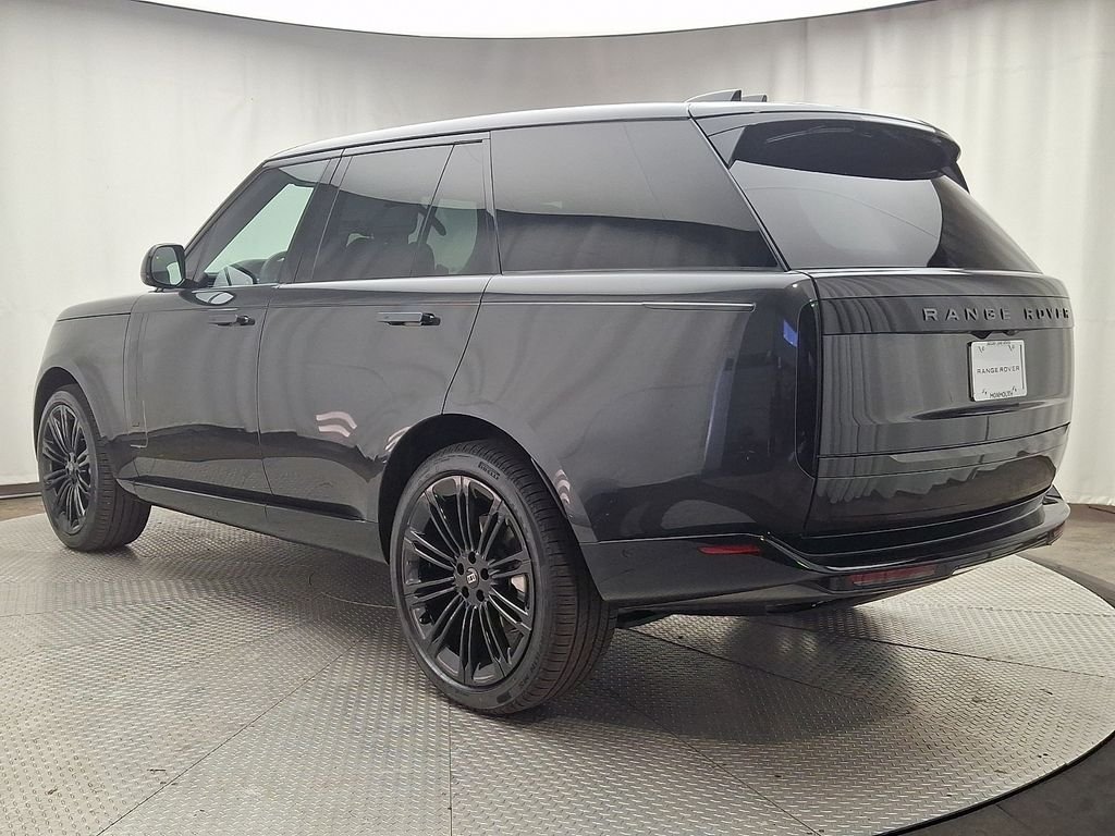 New 2027 Carpathian Grey Land Rover SE image 4