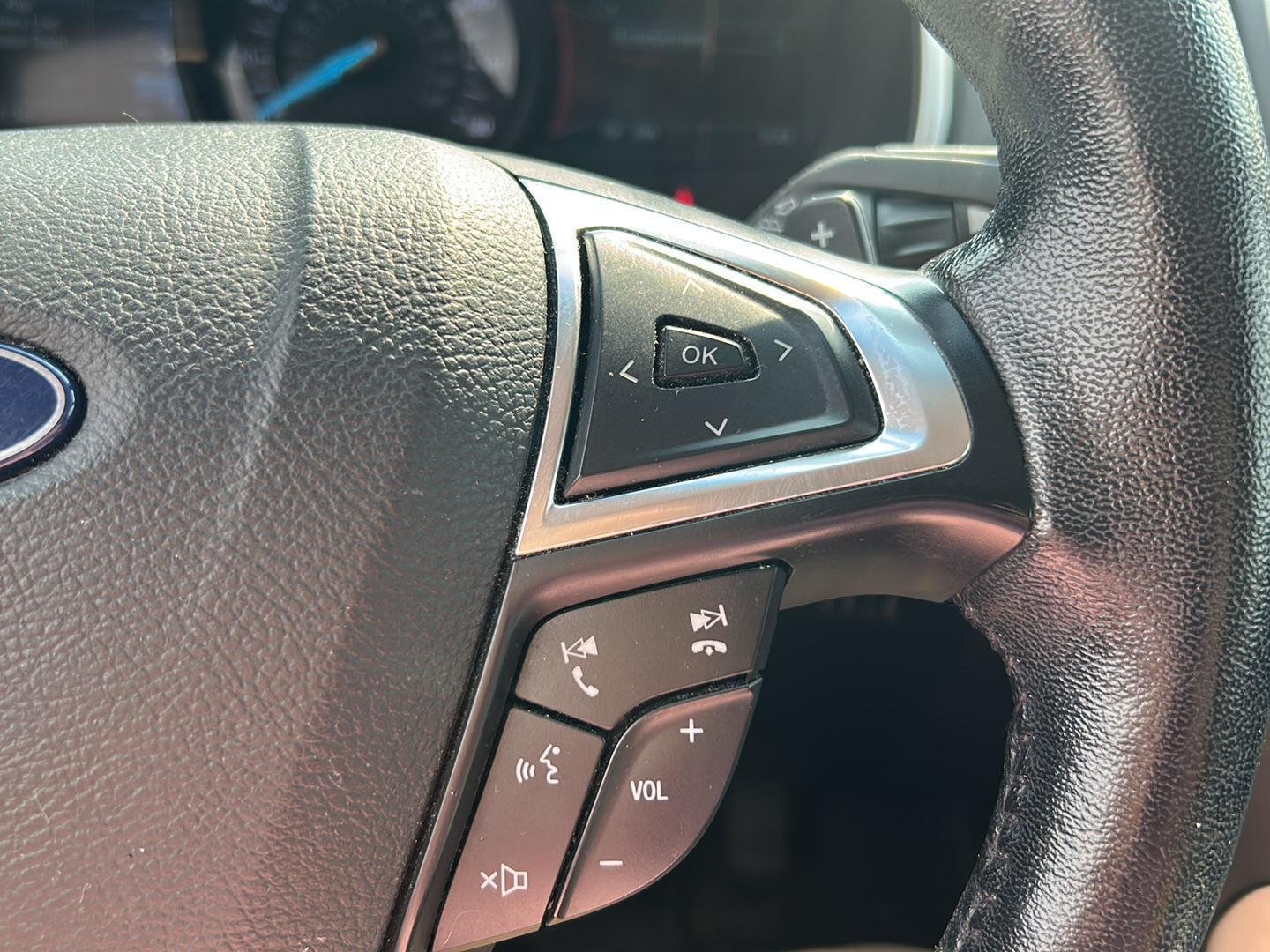 Used 2019 White Platinum Metallic Tri-Coat Ford SEL image 16