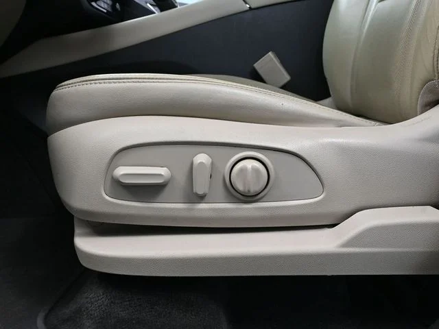 Used 2019 White Buick Essence image 20
