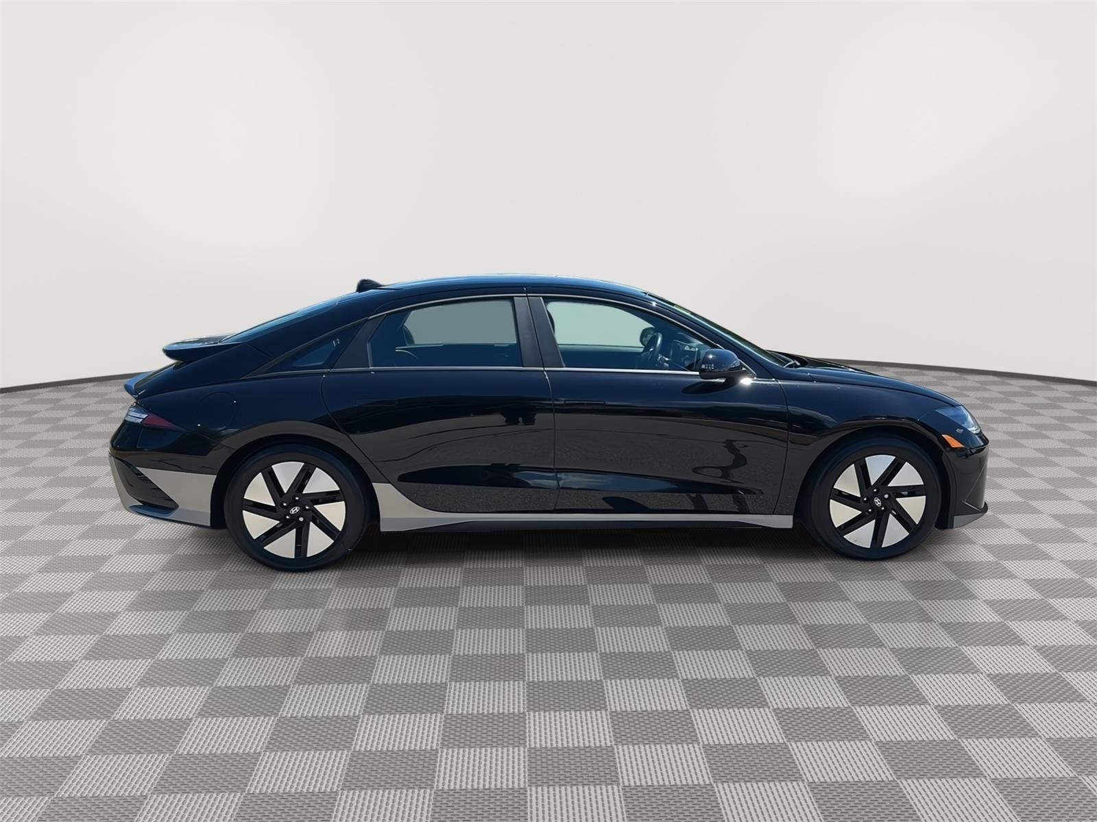 Used 2024 BLACK HYUNDAI SE image 4