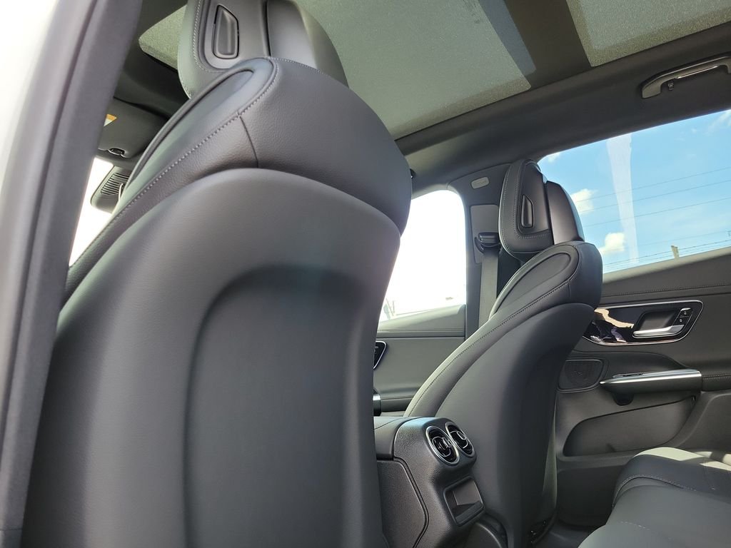 New 2027 Polar White Mercedes-Benz GLC 300 image 11