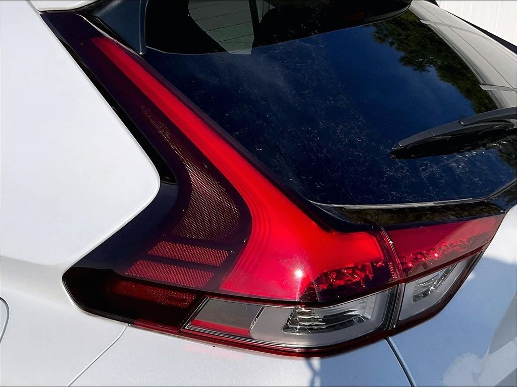 Used 2025 White Mitsubishi SE image 31