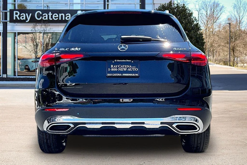 New 2026 Black Mercedes-Benz GLC 300 image 4