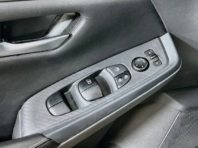 Used 2025 Gray Nissan SV image 9