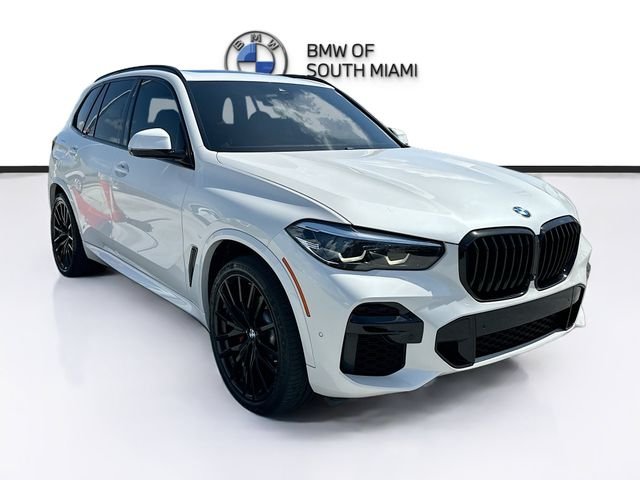 Used 2022 White BMW sDrive40i image 1