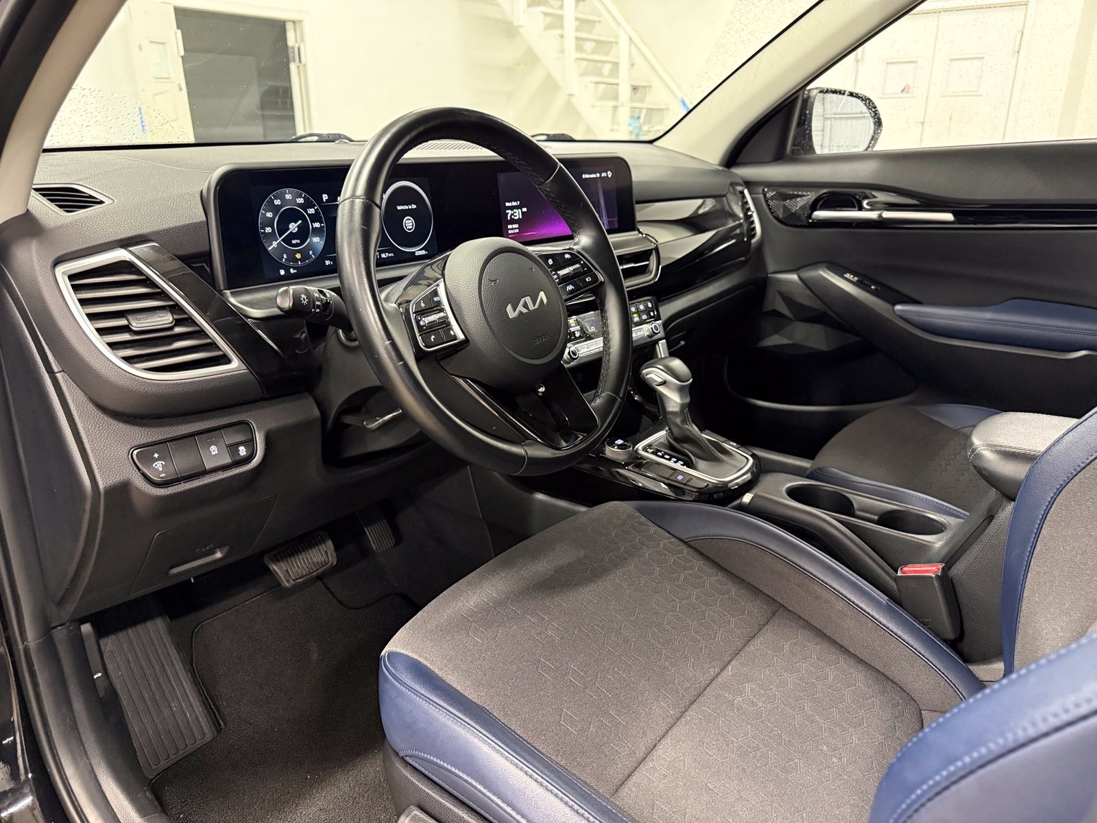 Used 2024 Black Kia S image 17