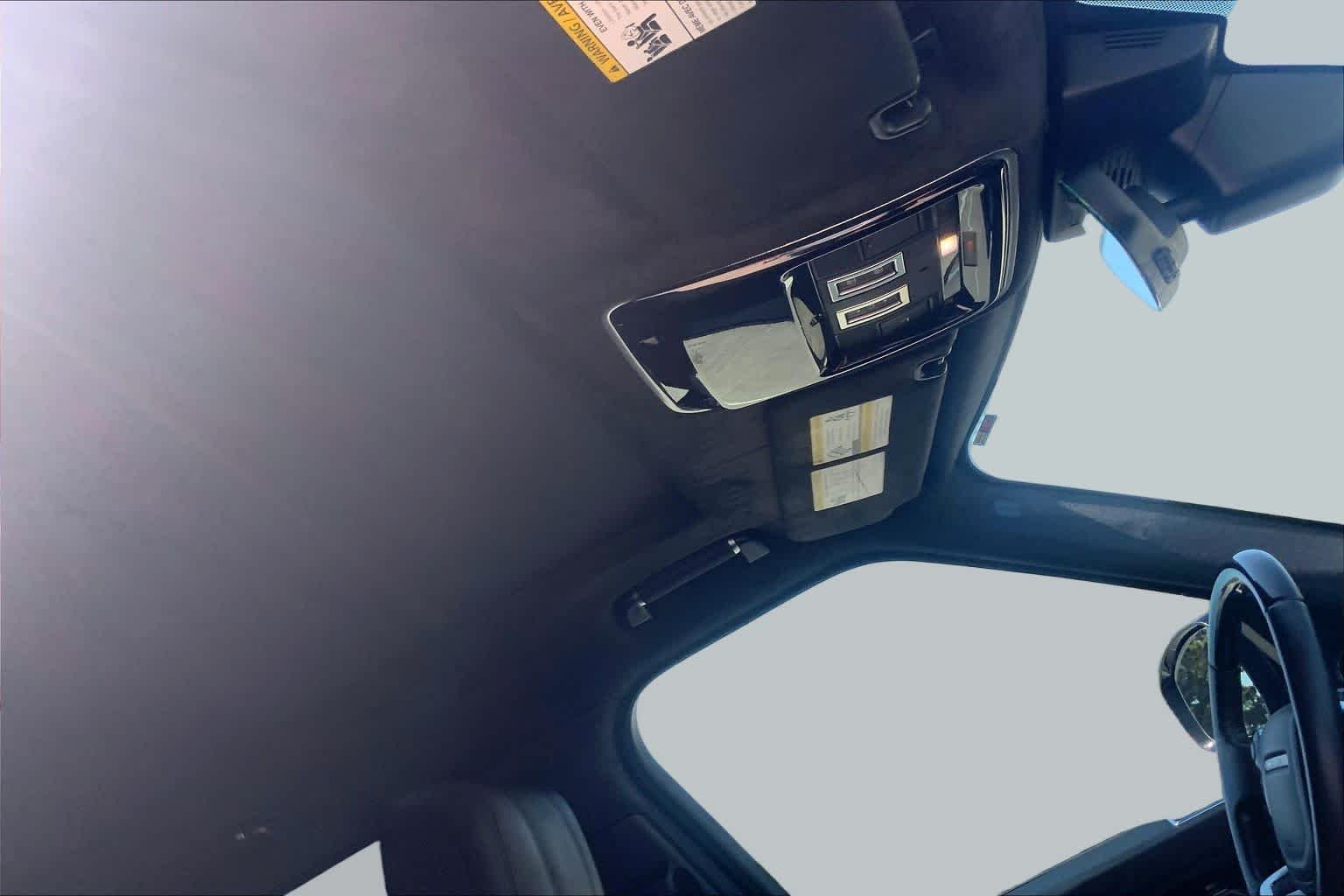 Used 2018 Santorini Black Metallic Land Rover  image 14